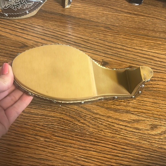 Pierre Dumas Silver Mules with Wedge Heel and Decorative Strap - Picture 7 of 9